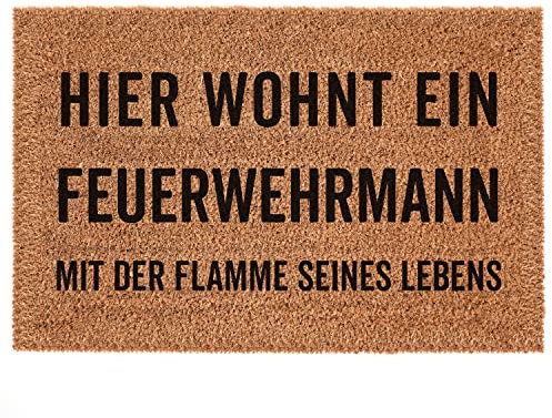 nterluxe Kokos-Fußmatte - Hier wohnt EIN Feuerwehrmann - 100% Made in Germany, extraschwere Qualität Kokosmatte aus natürlicher Kokosfaser - Türmatte Feuerwehr (40 x 60 cm)