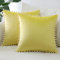 Sungeek 2er Set Samt Kissenbezüge, Dekorativ Zierkissenbezüge Weich Kissenbezug Pompon Dekokissen Sofakissen Couchkissen Deko Bezug Kissenhülle für Schlafzimmer Wohnzimmer (45x45 cm, Zitronengelb)