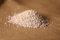federgold Kalkgrit für Wachteln & Hühner, 1000g, Calciumcarbonat 39%, Fein & Grob, Mineralstoffversorgung für Geflügel (fein)