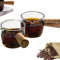 SUQ 2 Pièce Pichet à Lait en Verre avec Poignée en Bois, Mini Tasse à Lait, Tasse à Café Expresso, Plat à Sauce en Verre, pour le Café, le Thé ou le Sirop d'Érable, Sauce au Miel(50ML)