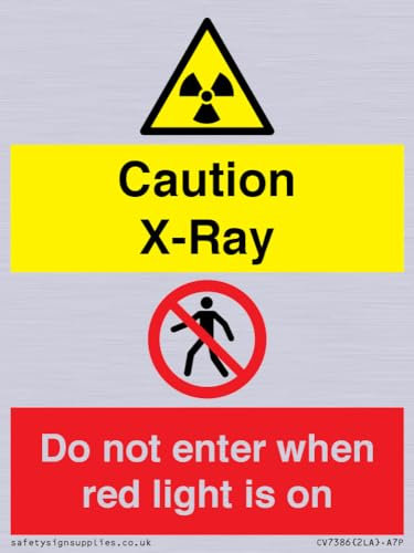 Achtung Röntgenstrahlen, nicht eingeben, wenn rotes Licht eingeschaltet ist.