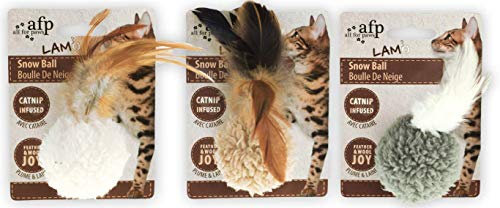 AFP Snow Ball lamswol met veren en Catnip assorti