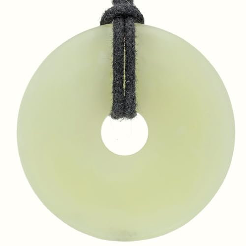 Lebensquelle Plus China-Jade Edelstein Donut | Ø 40 mm Anhänger + Baumwollband | Edelstein Anhänger | Echte Heilsteinkette inkl. Band