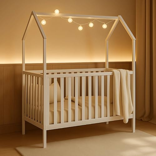 ALAVYA HOME Babybett Ella 70x140 cm aus Massivholz Kiefer Weiß – Höhenverstellbar im Hausdesign, mit Schlupfsprossen, optionaler Schublade & Matratze (Weiß - ohne Matratze, 70 x 140 cm)