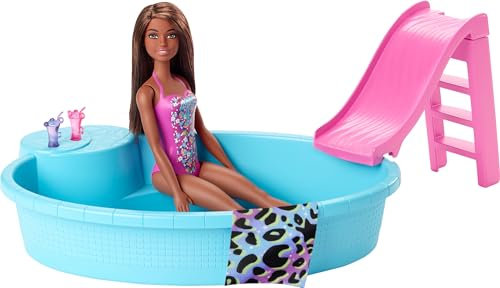 Barbie Mobilier Coffret poupée Brune en Maillot de Bain et sa Piscine, avec Toboggan, Serviette et Verres de Cocktail, Jouet pour Enfant, GHL92