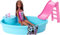 Barbie Mobilier Coffret poupée Brune en Maillot de Bain et sa Piscine, avec Toboggan, Serviette et Verres de Cocktail, Jouet pour Enfant, GHL92