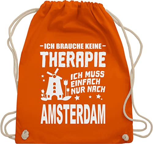 Turnbeutel Rucksack - Stadt und City Outfit - Ich brauche keine Therapie Ich muss einfach nur nach Amsterdam - weiß - Unisize - Orange - städte juterucksäcke beutelrucksäcke bag sportbeutel