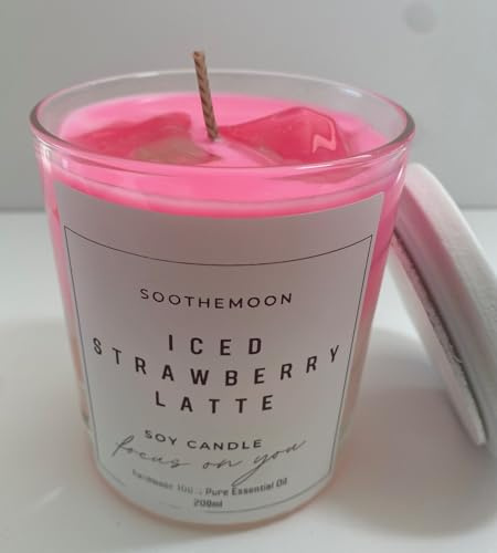 Duftkerze, Iced Strawberry Latte, Kerze mit Duft nach frischer Erdbeere. Duftende Kerze im Glas schöne Dekoration, Gastgeschenk, Eiswürfelkerze in neonpink, Hingucker, Geschenk Muttertag