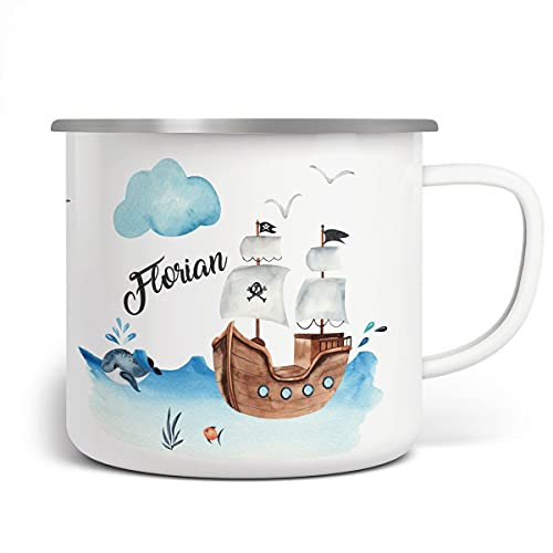 miKalino Emaille Tasse Jungs - Trinkbecher Kinder personalisiert - Emaille Becher mit Piraten-Motiv - Kindertasse mit Namen - Kindertasse bedruckt - Emaille Becher Weiß
