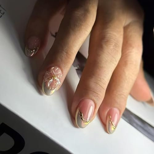 Faux Ongles Court MouyouGlow,Rond Nude Blanc French 3D Gold Wavy Fleurs Floral Press on Nails avec Colle à Ongles,White Tips Flowers Golden Striped Été INS Fake Nails