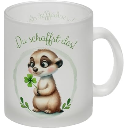 Erdmännchen mit Kleeblatt Glas Tasse mit Spruch Du schaffst das Niedliches grün pflanzenliebendes Erdmännchen als süßer Glücksbringer in deiner Hand