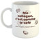 Kiribou Tasse/Mug « Ma Collègue C’est Comme le Café – Elle a Un Grain Mais Je l’Adore »