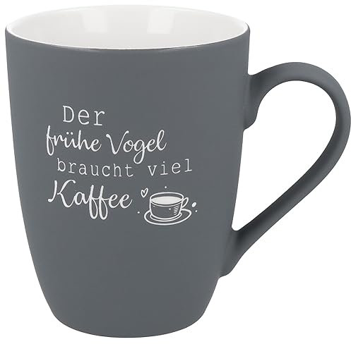 Spruchreif | Soft-Touch Tasse Grau Der frühe Vogel braucht viel Kaffee – Beidseitig gravierte Tasse mit Spruch | Lustiges Geschenk für Morgenmuffel & Kaffeeliebhaber | 350 ml