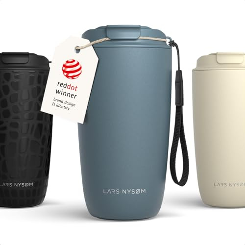 LARS NYSØM Thermo Kaffeebecher to go mit Trageschlaufe 500ml | Travel Mug 0,5 Liter mit Isolierung | Auslaufsicherer Edelstahl Thermobecher für Café & Tee (Stone Blue, 500ml)