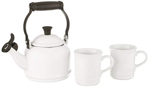 Le Creuset Smalto su acciaio Demi Kettle & Gres porcellanato Set di 2 tazze, 1,25 qt. Bollitore & (2) 14 once Tazze, Bianco
