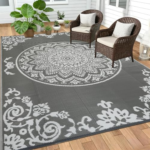 Homcomodar Outdoor Teppich Wetterfest 150x245cm Outdoor Teppich Balkon Waschbar Kunststoff Stroh Outdoorteppich UV-beständige Vorzeltteppich fur Garten,Patio Balkon,Deck,Pool,Hinterhof(Grau&Weiß)