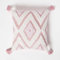 Homescapes Baumwoll-Dekokissen rosa, Kissen 45x45 cm getuftet, Ethno-Kissen Boho Style mit Quasten