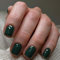Ceboic 24Pcs Faux Ongles Court Carré Vert Foncé Press on Nails Glossy Couleur Pure Ongles à Coller Artificiels Ongles à Presser Acrylique Couverture Complète French Capsule Ongles pour Femmes Filles