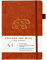 Avocado & Spice A4 Notizbuch Liniert, als Reise-Tagebuch, Notizblock, Journal, A4 Hardcover Tagesplaner mit Geschenkbox & Samtbeutel - mit Lesezeichen, elastischem Band, Stifthalter, 200 Seiten Braun