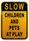 Warnschild Slow Children and Pet at Play, Aluminium, gelb, reflektierend, UV-geschützt und wetterfest, 25,4 x 35,6 cm, 0,40 mm, achteckig, rostfrei