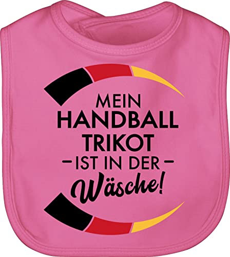 Shirtracer Baby Lätzchen - 2026 - Mein Handball Trikot ist in der Wäsche - Lustig Handball WM EM Spruch Trikot Ersatz Witzig - Unisize - Pink - 2022 handball+sprüche 2024 ball