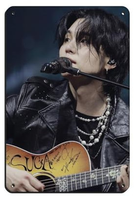 SHGJE K-POP BTS Suga Retro-Poster, Metall-Blechschild, schicke Kunst, Retro, Eisenmalerei, Bar, Menschen, Höhle, Café, Familie, Garage, Poster, Wanddekoration, 20 x 30 cm