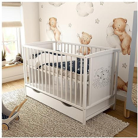 Baby Delux Babybett Kinderbett Gitterbett Bärchen Motiv 120x60 Weiß Schublade Schutzgitter Matratze Massivholz (mit Kokos-Buchweizen Matratze 120x60x9 cm)