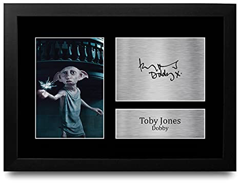 HWC Trading FR A4 Toby Jones Harry Potter Dobby Gifts gedrucktes signiertes Autogramm Bild für Film-Fans – A4 gerahmt