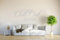 INDIGOS UG - Wandtattoo Wohnzimmer - Wandaufkleber Chill Out Zone- Gold - 96x35 cm - Aufkleber Kinderzimmer Schlafzimmer Küche Badezimmer Büro Dekoration