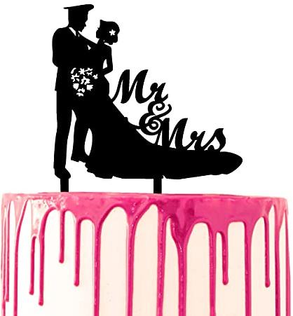 CARISPIBET Tortenaufsatz Bräutigam in Uniform, der die Braut umarmt und Blumenstrauß hält, Mr & Mrs Schriftzug an der Seite, Acryl-Silhouette