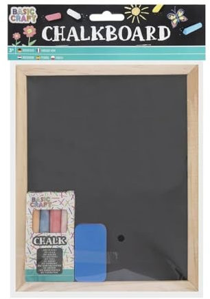 Kreidetafel mit Kreide und Schwamm