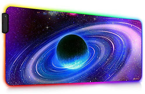 DORRISO RGB Tappetino per Mouse Gaming 12 Effetti Luce 900x400mm XXL Grande LED Mouse Pad Superficie Liscio Base Gomma Antiscivolo Tappetino per Computer PC e Laptop Tappetino per Mouse Pianeta B