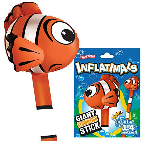 Inflatimals - Clown Fisch von Deluxebase. Riesiges aufblasbares Meerestier Aufblasbares Spielzeug. Perfektes aufblasbares Partygeschenk oder Partydekoration für Kinder
