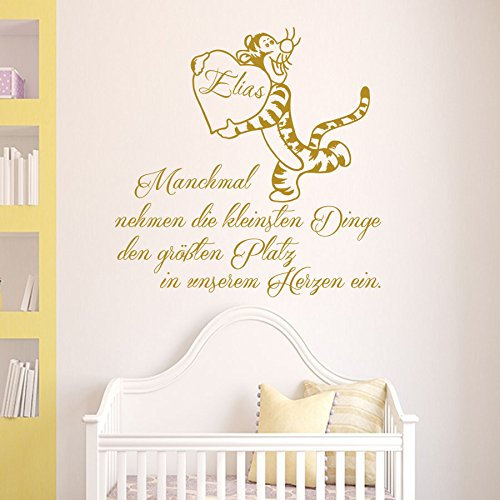 Vinyl Wandtattoo Tiger mit Namen Mädchen Junge Zitat Manchmal Nehmen die Kleinsten Dinge den Größten Platz in Herzen Winnie Puuh the Pooh Wandaufkleber Wandsticker Wanddekoration Kinderzimmer A568