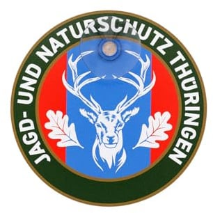 JAGD & NATURSCHUTZ THÜRINGEN Premium Jagdschild mit Hirschmotiv und Eichenlaub – Rundes Bundesland-Autoschild in Landesfarben mit starkem Saugnapf, formstabiles Aluverbund, wetterfest, Ø 13 cm