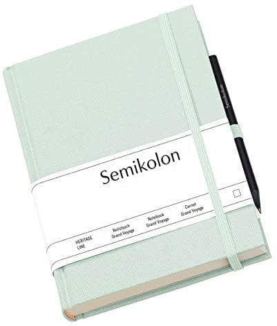 Semikolon 364100 Reisetagebuch Grand Voyage - 14 x 19,2 cm 304 Seiten - 2 Lesezeichen Weltkarte - moss pastell-grün