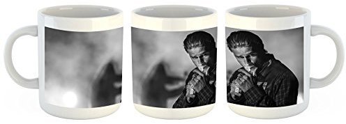 Unified Distribution Sons of Anarchy Jax Teller Charlie Hunnam - Tasse mit Motiv Bedruckt, 300ml C-Henkel. Tolles Geschenk für Büro, Küche, Geburtstag, Ihre Neue Lieblingstasse zum Frühstück