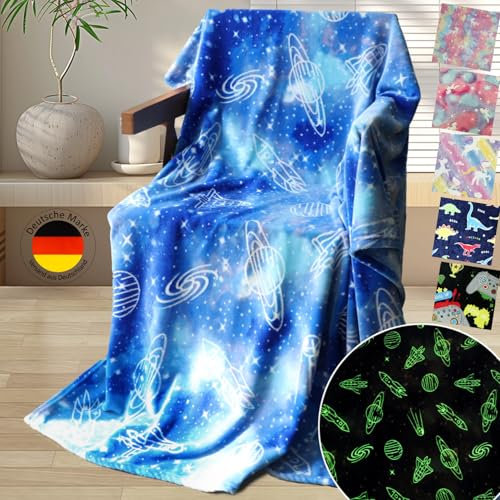 Emilie-Textil Flauschige Kinderdecke, Kuscheldecke mit leuchtenden Motiven wie Einhorn, Dino, Weltraum und Gaming - Weiche Fleecedecke für Mädchen und Jungen, (Blauer Weltraum, 150X130)