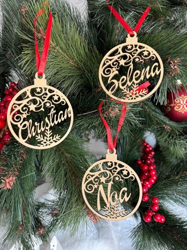 C&P Bola de Navidad Personalizada con Nombre de Madera con Copito Nieve Interior. Regalo Original Personalizado con Nombre. Adorno árbol de Navidad.Cordel de Raso Rojo Incluido (Pack 3)