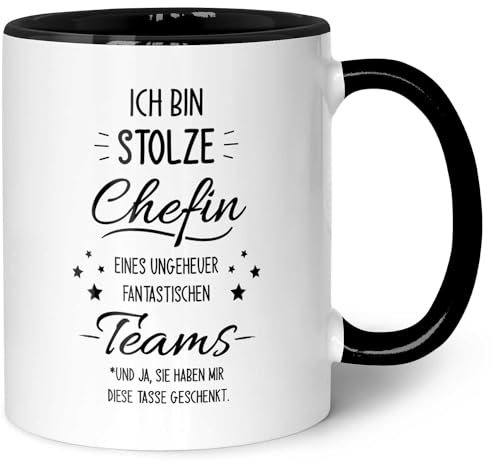 Bedruckte Tasse mit Spruch - Stolze Chefin - Lustige Geschenke für Büro Arbeit - Geschenk für Kollegin Chefin Boss zum Valentinstag Weihnachten - für Sie - Farbe: Schwarz & Weiß