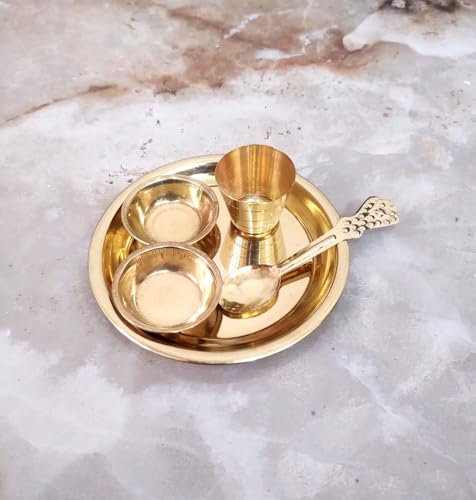 Traditionelles goldfarbenes Thali Tafelservice 5-teilig mit Teller, Glas, Löffel und Schalen, gehämmertes Design