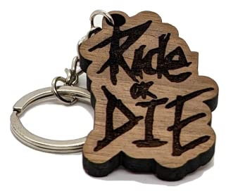 NoFame.Design | Ride or Die | Schlüsselanhänger Tuning | Bike | Vollholz | Glücksbringer | Geschenk | Anhänger | Motorrad | MTB | Einzigartig | 2 varianten | TSA-9 (Walnuss Dunkel)