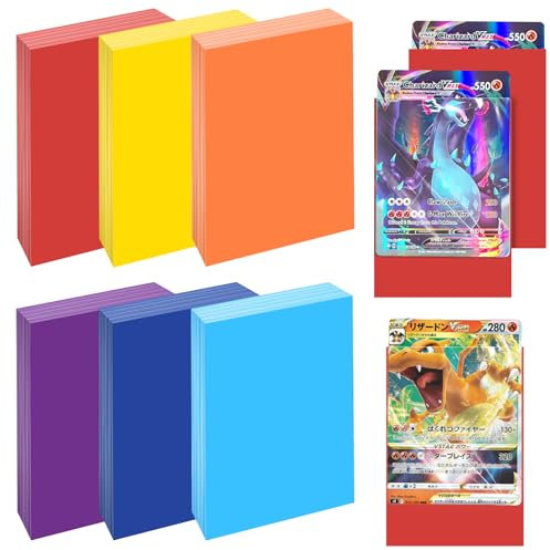 FIHODONE 300 Stück Card Sleeves 66 X 91 mm,Sammelkartenhüllen Korrosionsschutz,Kartenhüllen,Karten Hüllen Perfekte Passform Sportkarten,Sleeves Kartenhüllen 6 Farbe