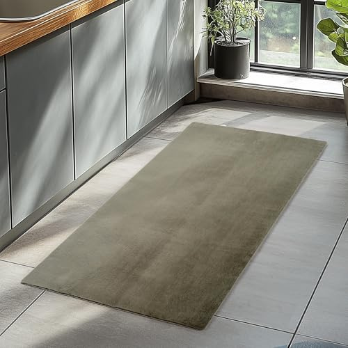 HomebyHome Läufer Teppich Grün 80x150 cm Waschbarer Kurzflor Teppich, rutschfest & weich, modernes einfarbiges Design für Schlafzimmer, Küche & Flur