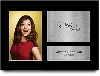 HWC Trading A4 Alyson Hannigan How I Met Your Mother Geschenke Gedrucktes Signiertes Autogramm Foto für Fans von Fernsehshows