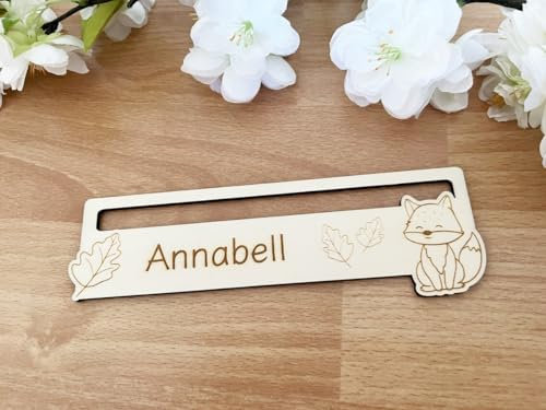 NoriKids Lesehilfe für Kinder | Leselineal mit Lesefenster | personalisiert & handgefertigt | Leseschablone aus Holz | Lesepfeil mit Name, Blättern & Lieblingstier | Montessori Lernmaterial