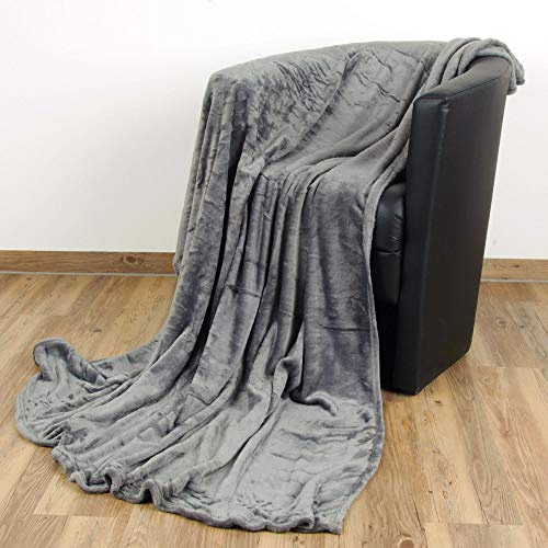 Bestlivings Kuscheldecke Celina 90x140 cm – weiche Sofadecke in Anthrazit | 220g/m² Mikrofaser, beidseitig gleich weich & flauschig – wärmend, leicht und vielseitig für Sofa, Couch, Bett und Reisen