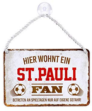 Blechschild Hier wohnt EIN Pauli Fan - Metallschild mit Kordel und Saugnapf - für Fans Ultras Anhänger - Deko Schild Artikel Zubehör - Hängeschild Haustür Eingang - Souvenir Geschenk Idee - 18x12cm