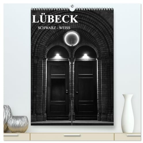 Lübeck schwarz-weiß (hochwertiger Premium Wandkalender 2026 DIN A2 hoch), Kunstdruck in Hochglanz: Lassen Sie sich von Lübeck verzaubern, in schwarz-weiß. (CALVENDO Orte)