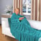 Gräfenstayn® Kuscheldecke mit Ärmeln und Fußtasche - Flauschige Decke zum anziehen - Öko-tex Standard 100 - Ärmeldecke für Damen & Herren - TV-Decke (Türkis, 200x170cm)